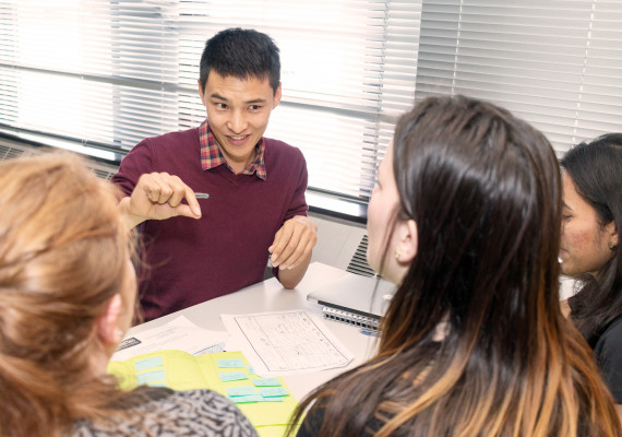 20160920-Tutor-and-Business-Students.jpg