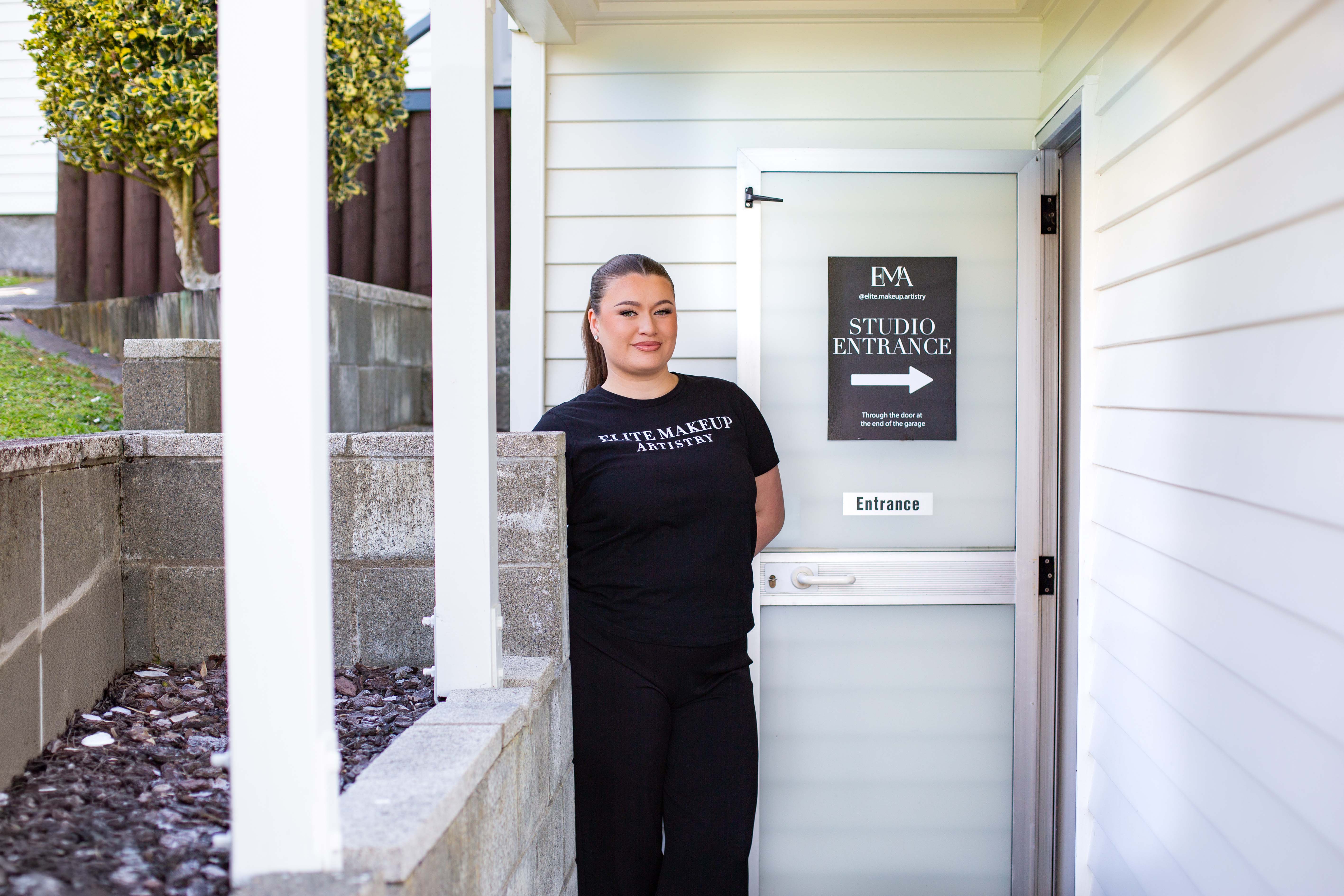 Holly Makeup Grad wide web (1)