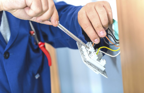 ElectricalApplianceServiceperson.jpg
